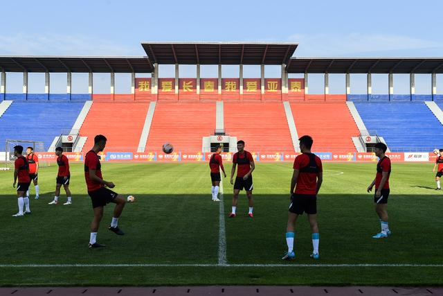 王哲林谈世界杯:上场就全力以赴 这是我的工作