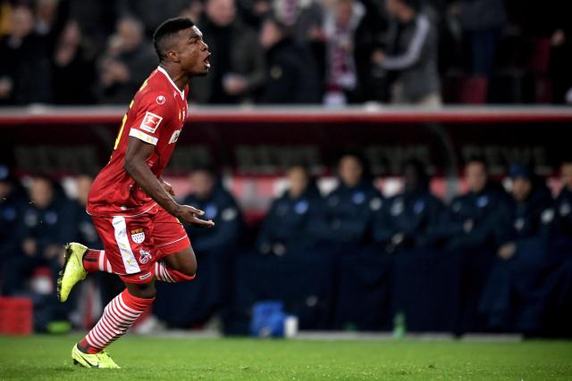 近五百名羽球女将西安过招 全民健身乐享运动之趣